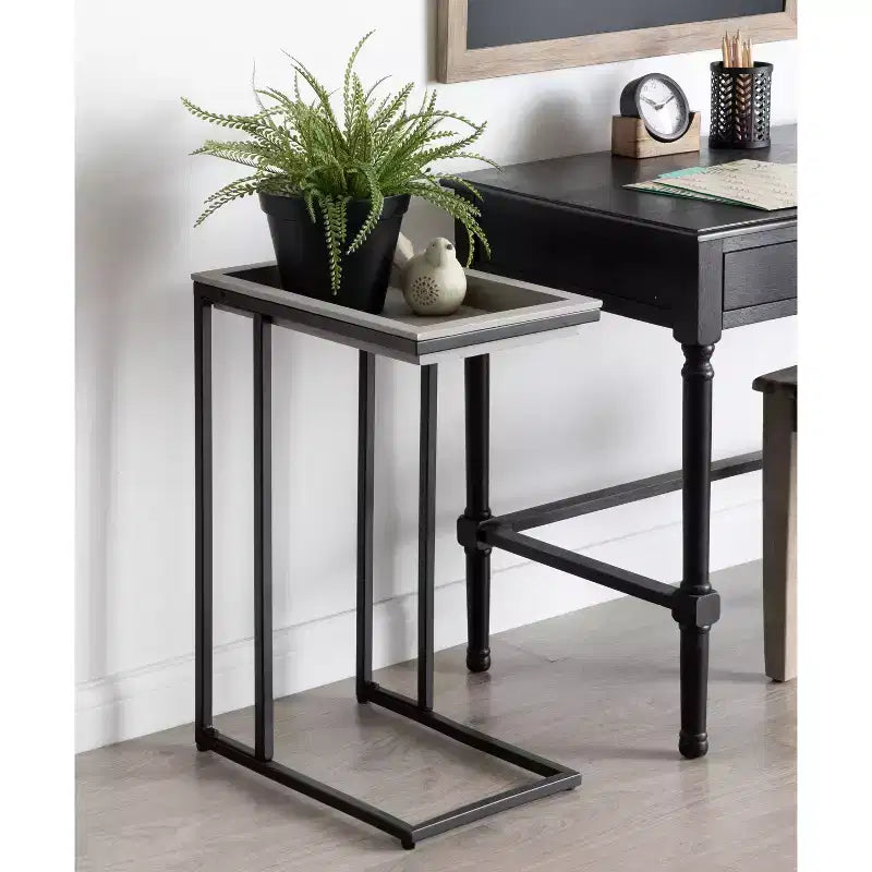 Bout de canapé en bois et métal – Table d'appoint moderne avec étagère