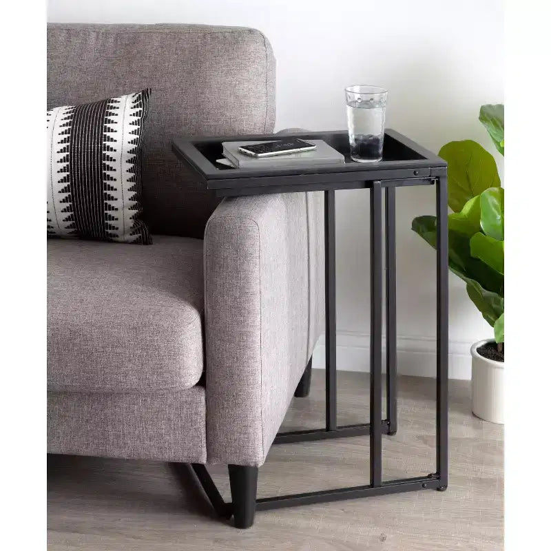 Bout de canapé en bois et métal – Table d'appoint moderne avec étagère