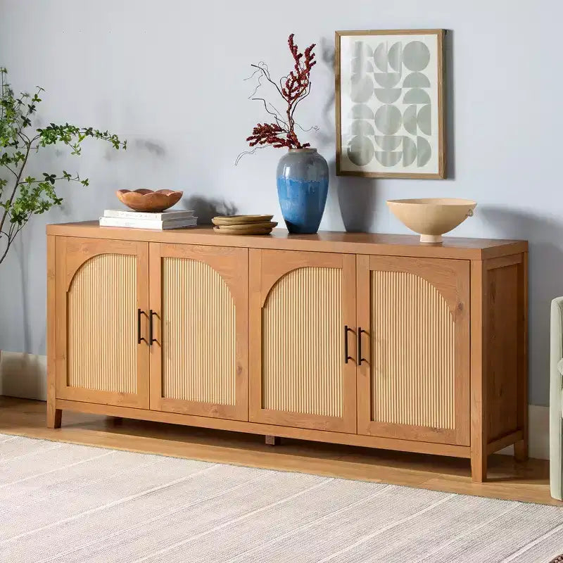 Bahut moderne de 70 po cannelé avec portes arquées