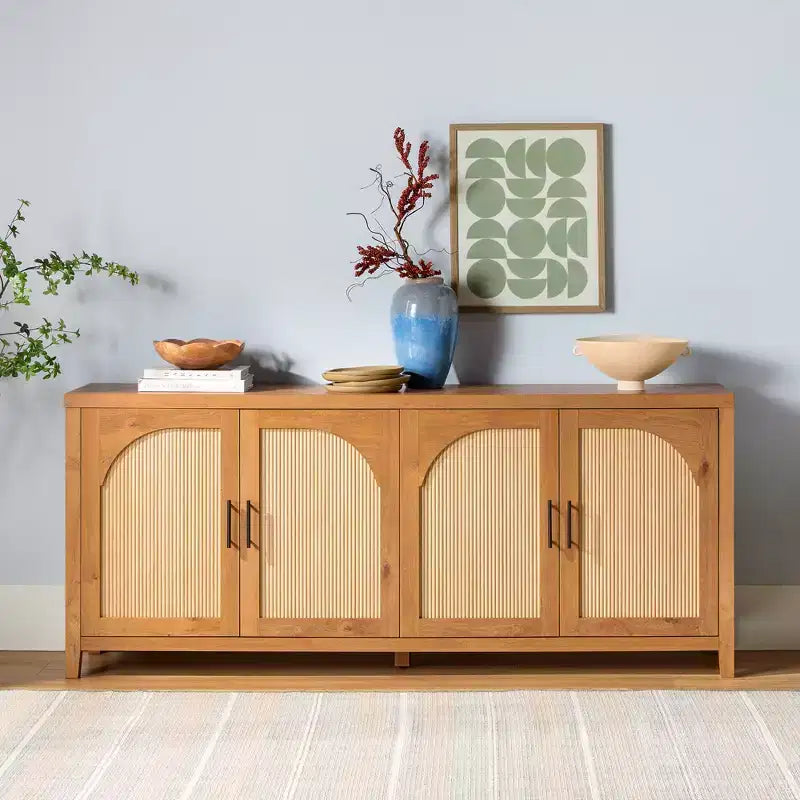 Bahut moderne de 70 po cannelé avec portes arquées