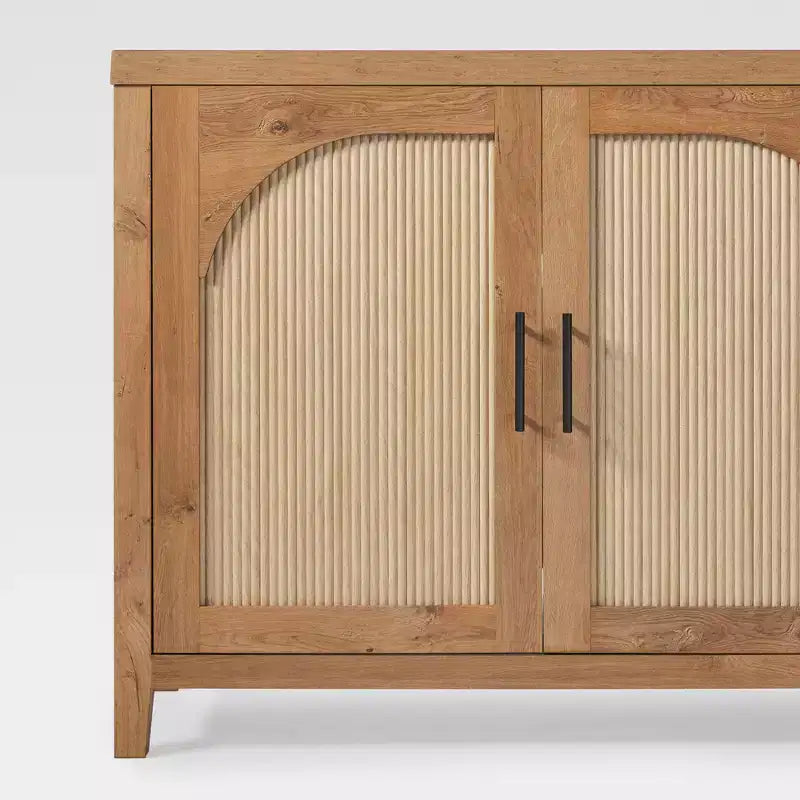 Bahut moderne de 70 po cannelé avec portes arquées