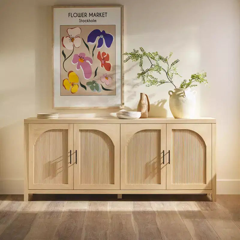 Bahut moderne de 70 po cannelé avec portes arquées