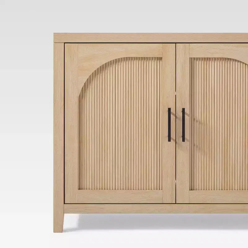 Bahut moderne de 70 po cannelé avec portes arquées